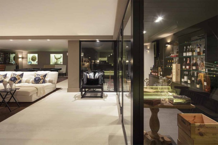 9 Bedroom Villa in Nueva Andalucía