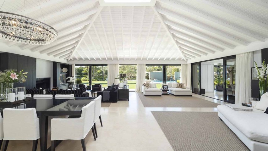 9 Bedroom Villa in Nueva Andalucía