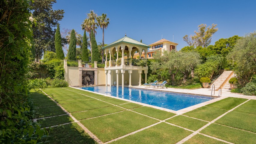 9 Bedroom Villa in The Golden Mile