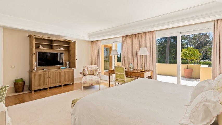 9 Bedroom Villa in The Golden Mile