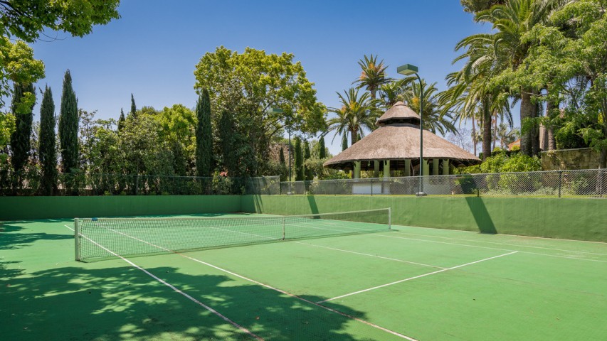 9 Bedroom Villa in The Golden Mile