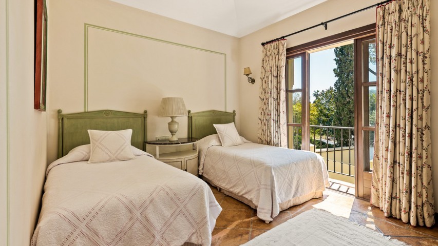 9 Bedroom Villa in The Golden Mile