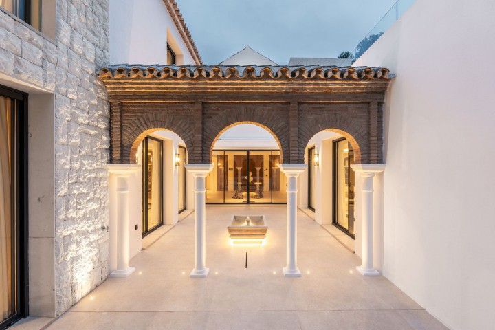 5 Bedroom Villa in Las Brisas