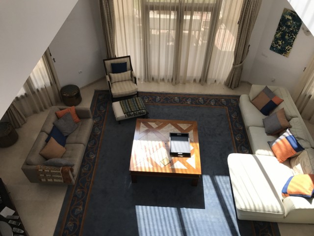 Villa con 5 Dormitorios  en Benahavís