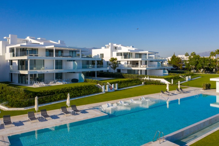 Apartamento con 4 Dormitorios  en Estepona