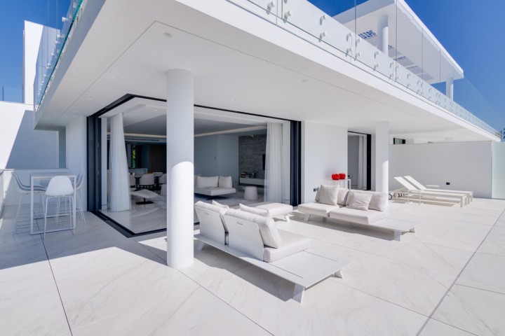 4 Bedroom Apartment in Estepona