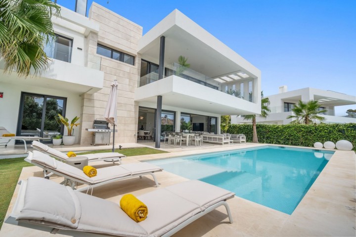 5 Slaapkamer Rijtjeshuis in El Paraiso