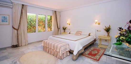 Villa con 4 Dormitorios  en Puerto Banús