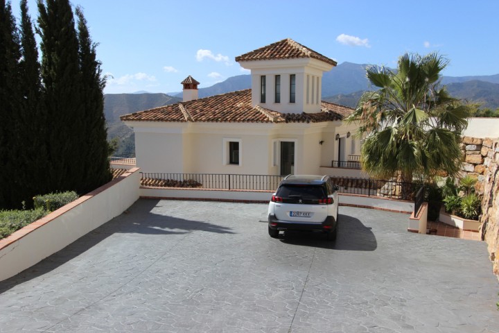 5 Bedroom Villa in Istán