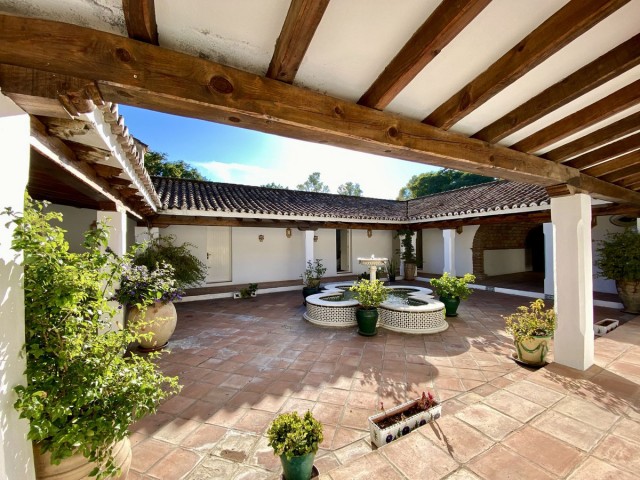 Villa con 6 Dormitorios  en Benahavís