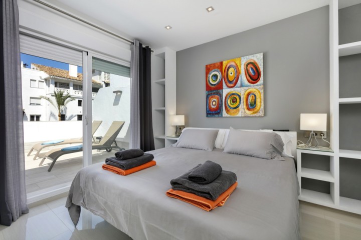 Adosado con 5 Dormitorios  en Marbella