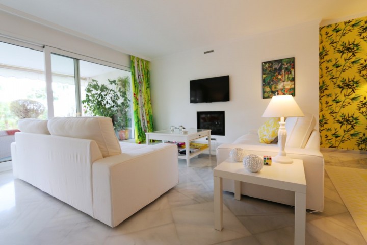 Apartamento con 4 Dormitorios  en Nueva Andalucía