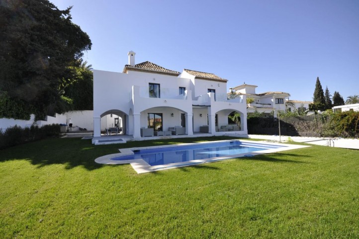 6 Bedroom Villa in Nueva Andalucía