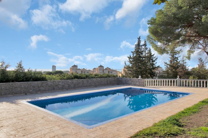 5 Bedroom Villa in Elviria