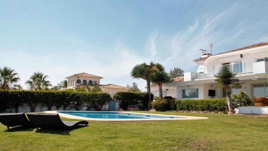 10 Sovrums Villa i El Paraiso