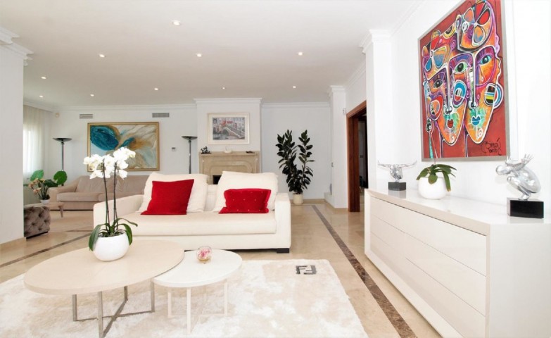 10 Slaapkamer Villa in El Paraiso