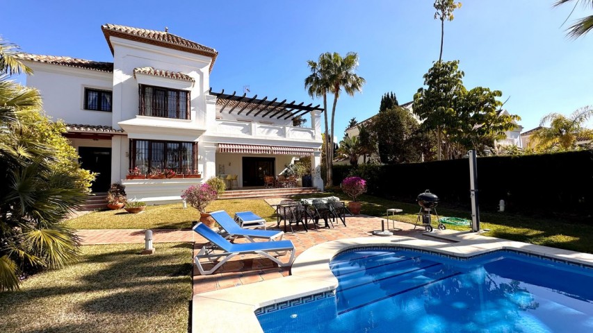 6 Bedroom Villa in Las Chapas