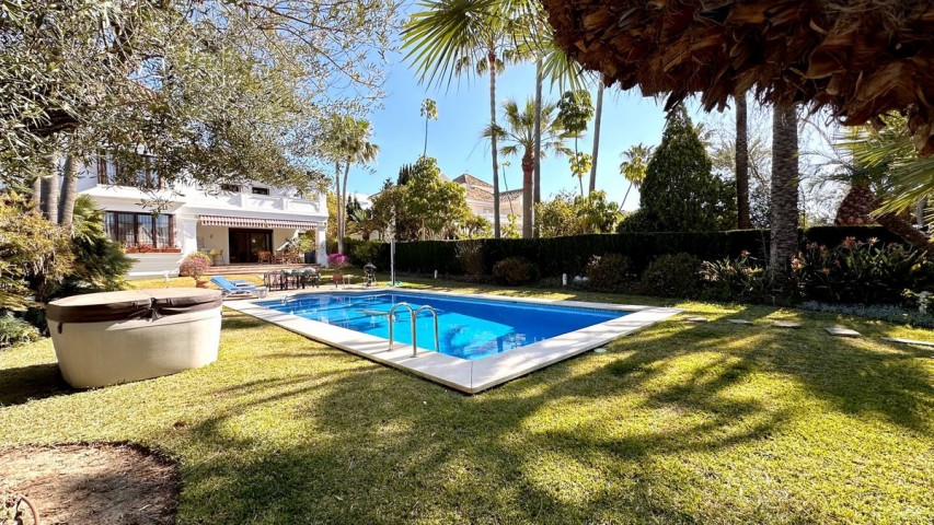 6 Bedroom Villa in Las Chapas