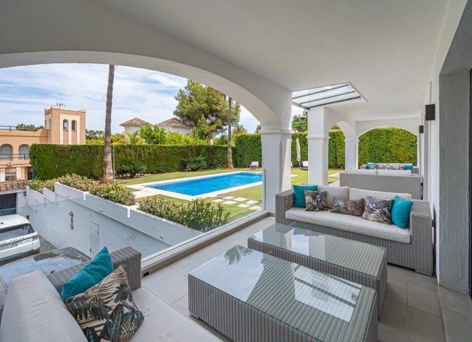 6 Bedroom Villa in Nueva Andalucía