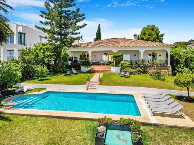 4 Slaapkamer Villa in El Paraiso