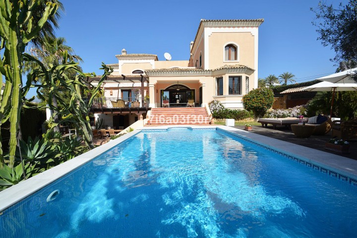 5 Slaapkamer Villa in Nueva Andalucía