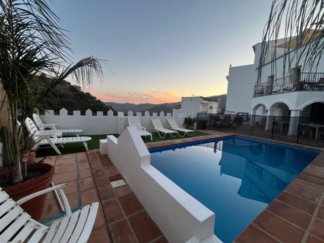 6 Bedroom Villa in Istán