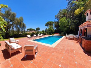 Villa, R4459396