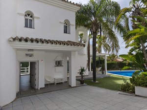 Villa, R4958752