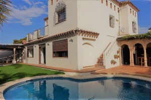 Villa, R5004796