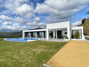 Villa, R3598193