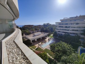Apartment, R5190910